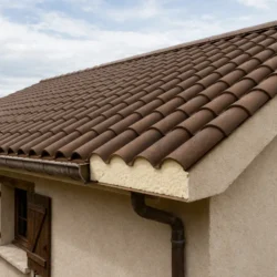 panel sándwich teja en la construcción de viviendas con detalle del núcleo aislante