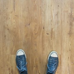 Ventajas de las tarimas de madera en la decoración de interiores (1)